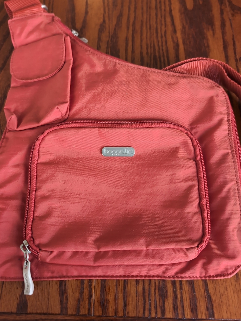 BAGGALLINI BURNT ORANGE / YELLOW INSIDE Sling Crossbody Bag NICE CONDITION